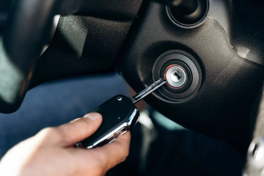 A driver with a key in hand ready to insert it in the car.